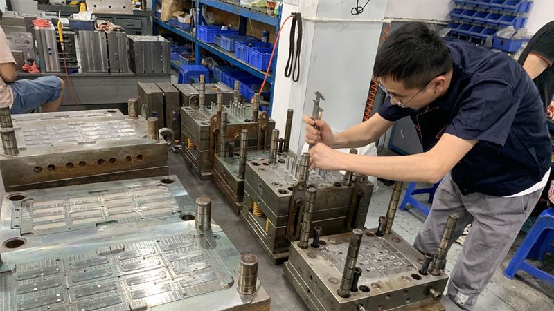 吸塑模具与注塑模具：两种工艺的奥秘与区别