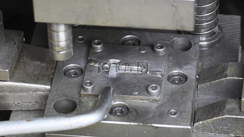 压铸模具与注塑模具：揭秘背后的制造秘密**
